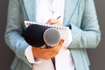 Chargé des relations publiques
