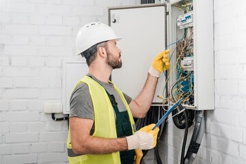 Electricien lignes et réseaux
