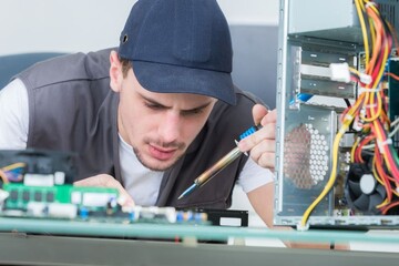 Electronicien