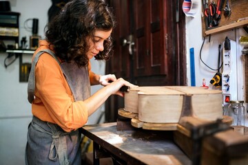 Luthier